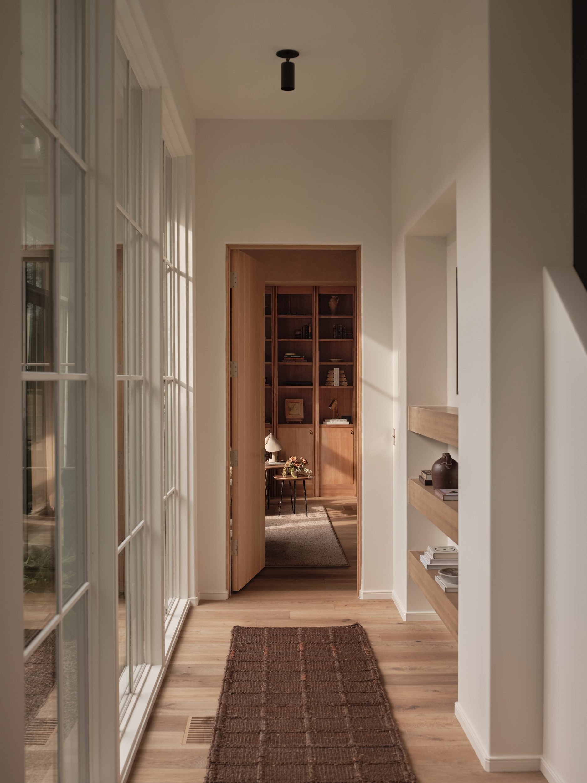 april-tomlin-interiors-compelling-restraint-gallery-hallway.jpg
