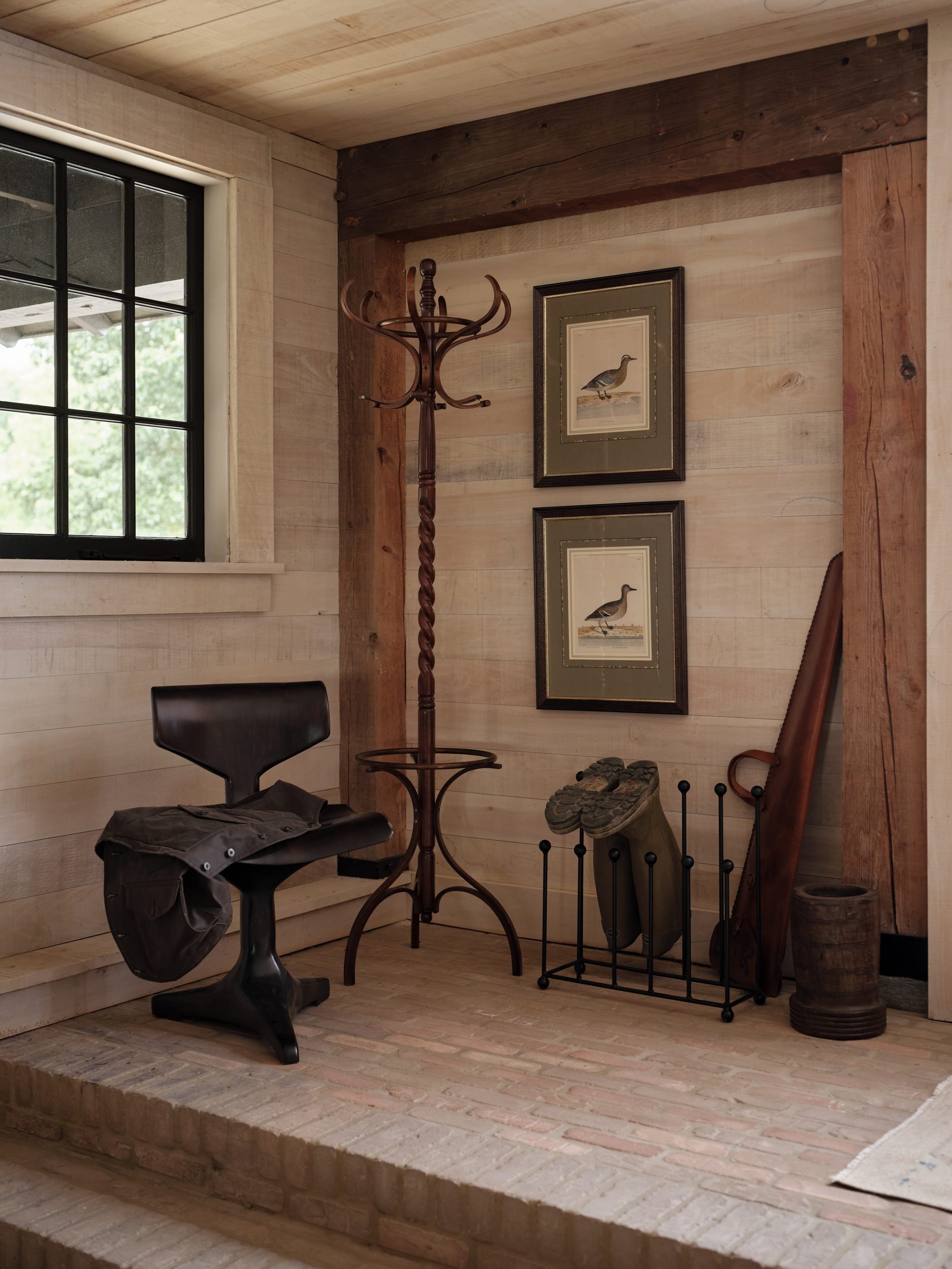 april-tomlin-interiors-the-stables-entry-mudroom.jpg