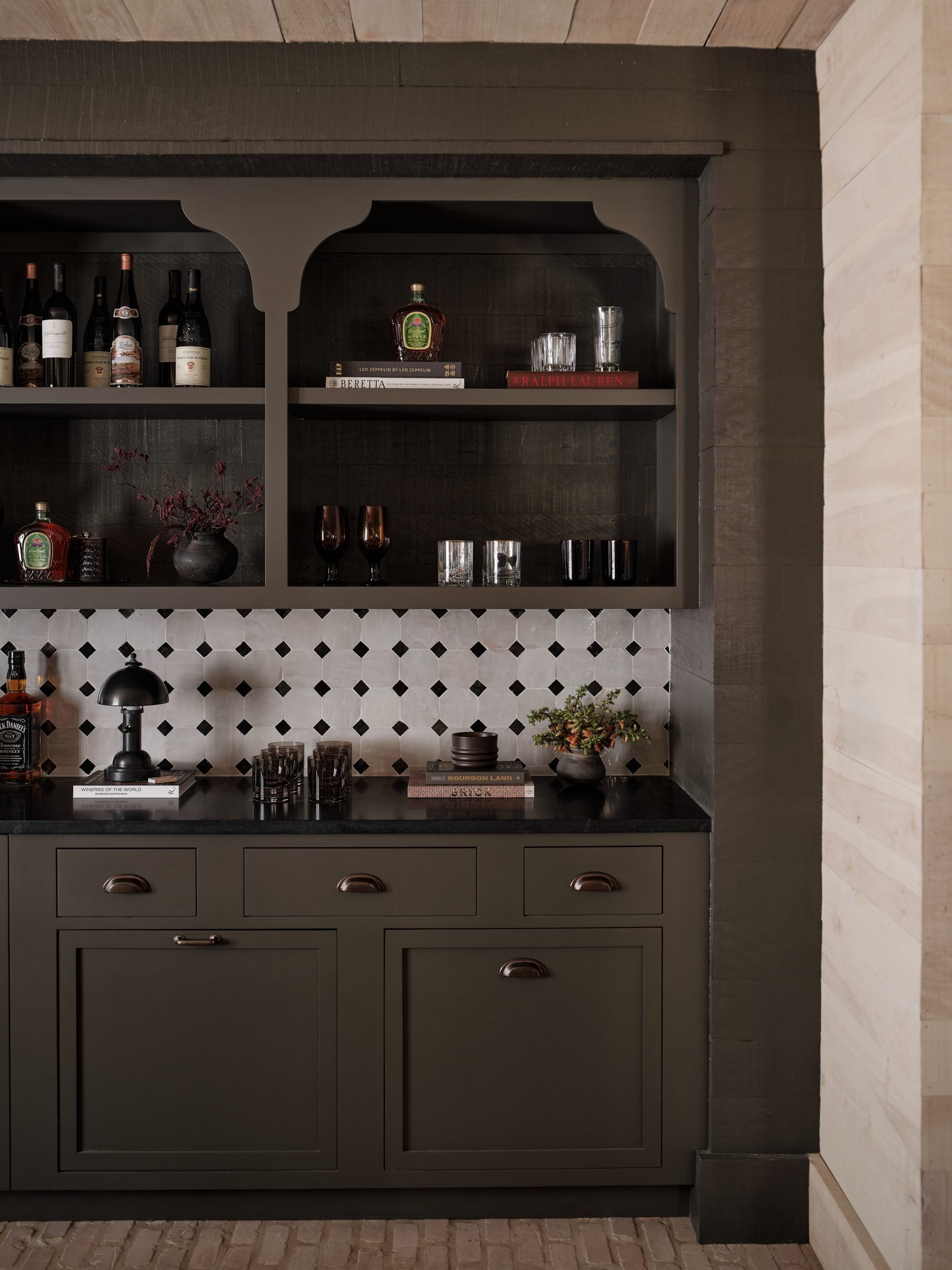 april-tomlin-interiors-the-stables-bar-detail.jpg