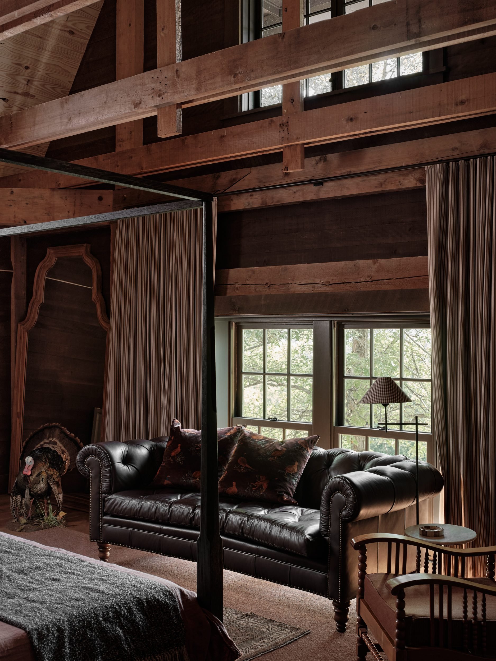 april-tomlin-interiors-the-stables-primary-bedroom-seating-area.jpg