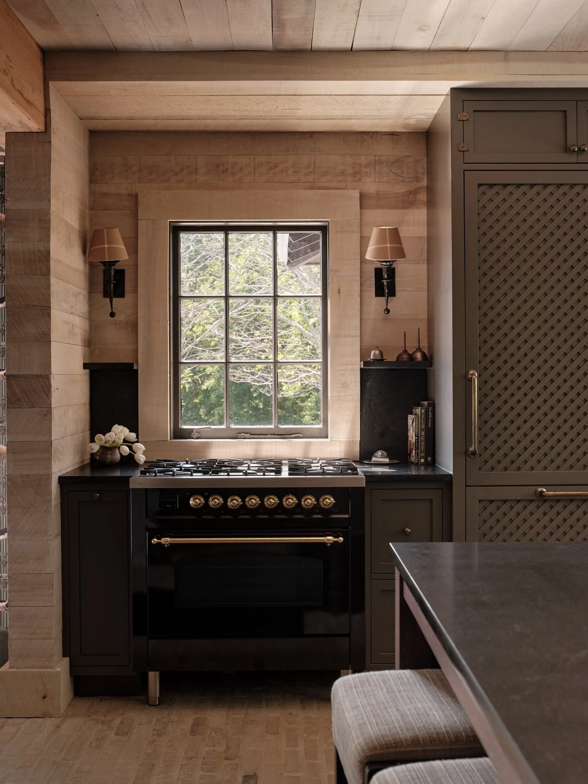 april-tomlin-interiors-the-stables-kitchen-range.jpg