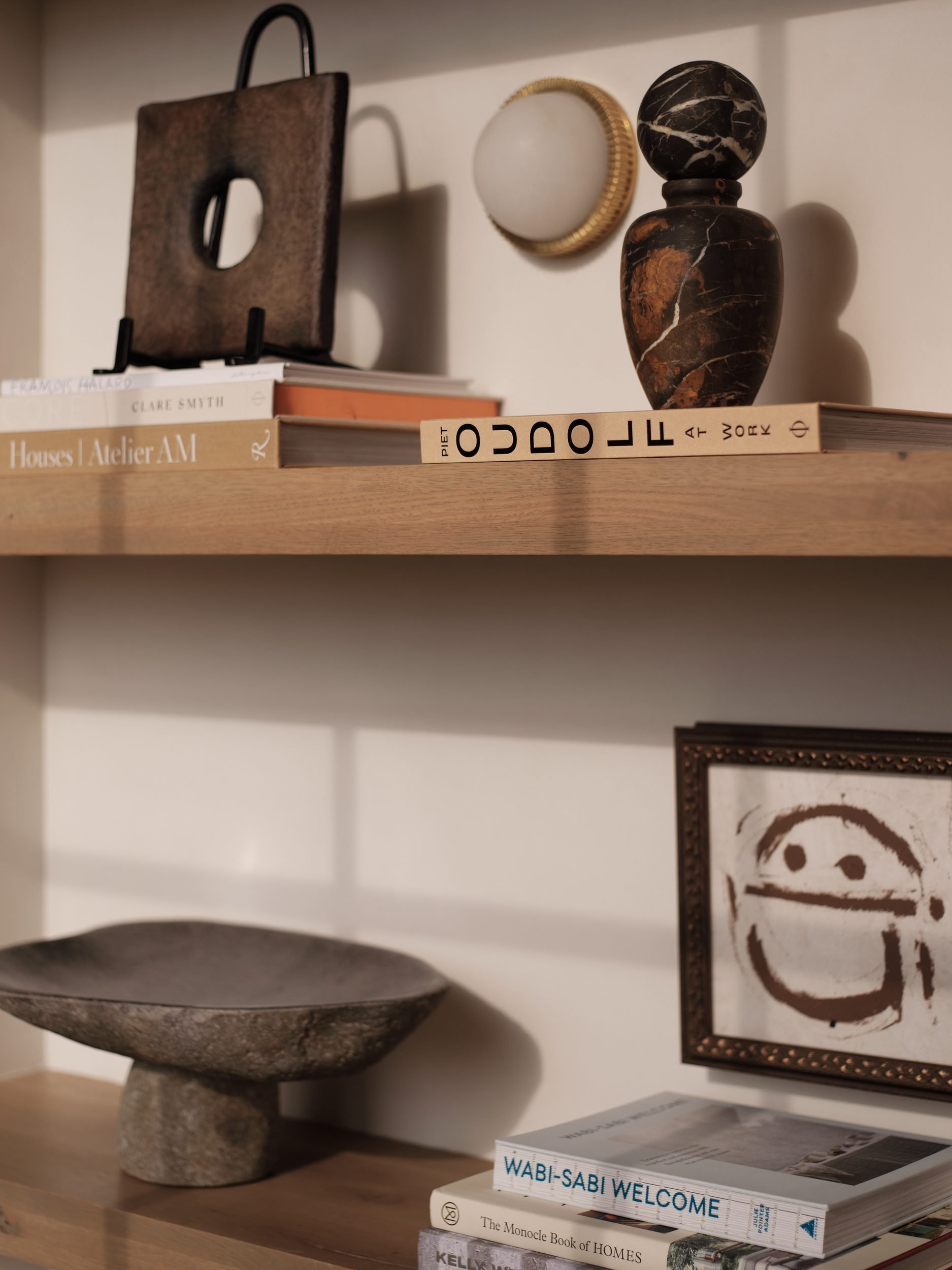 april-tomlin-interiors-compelling-restraint-shelf-styling-detail.jpg