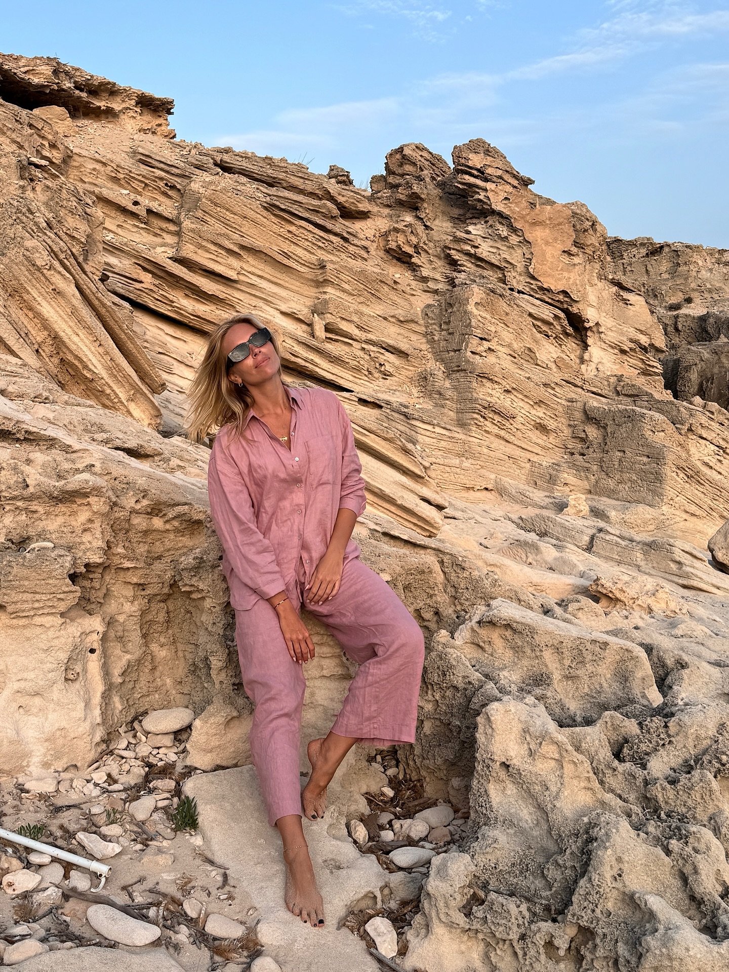 Summer is ON 🔋☀️

_____

Feeling truly blessed these days.
Being able to work online &mdash; whether it&rsquo;s guiding clients with their diet, movement, or deeper life coaching &mdash; gives me the freedom to live in different places, soak in new 