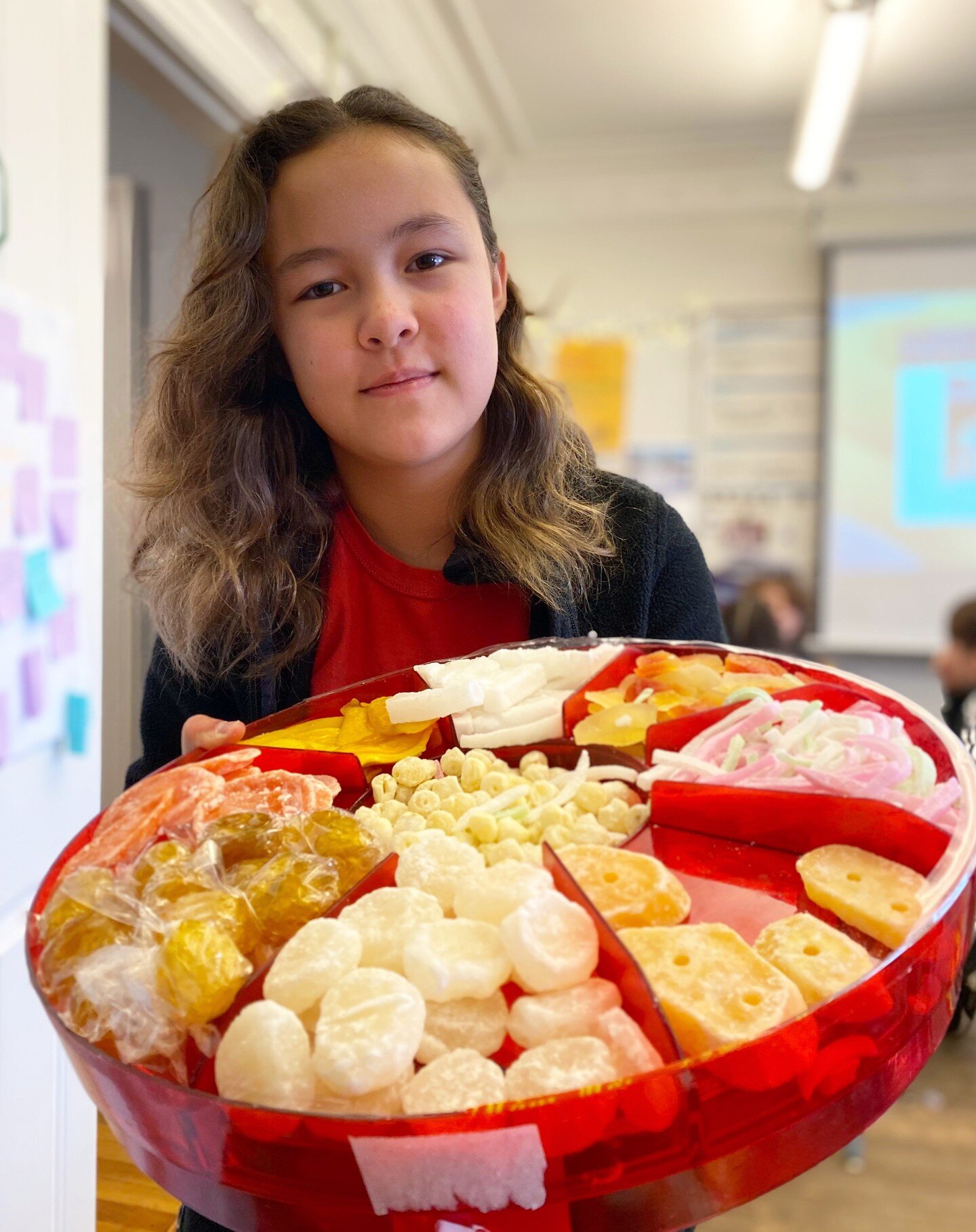 Happy Lunar New Year! 🎉🧧 Yesterday, our Fifth Grade students had a blast with special activities including calligraphy lessons, crafting dragon art, receiving Hong Bao, and mastering chopsticks! A big thanks to our special visitor and to the studen