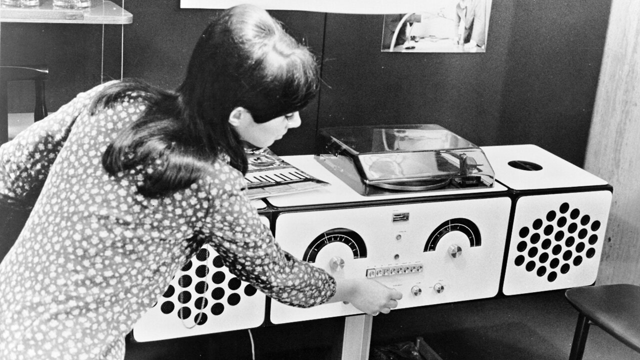 Retro Hi-Fi Girl Friday