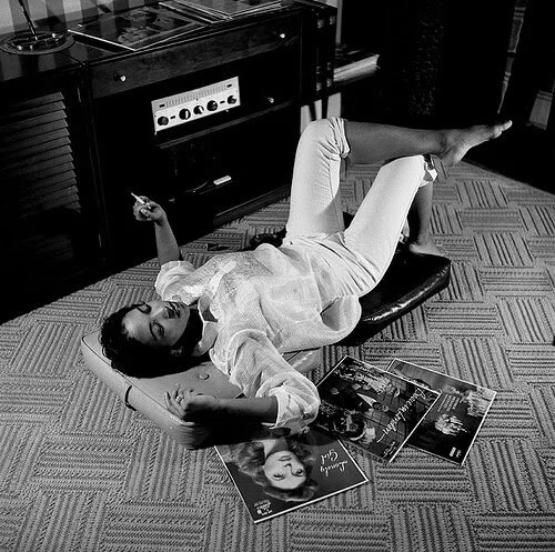 Retro Hi-Fi Girl Friday