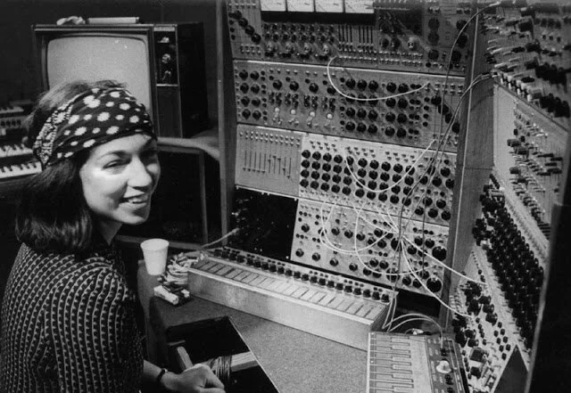 Retro Hi-Fi Girl Friday