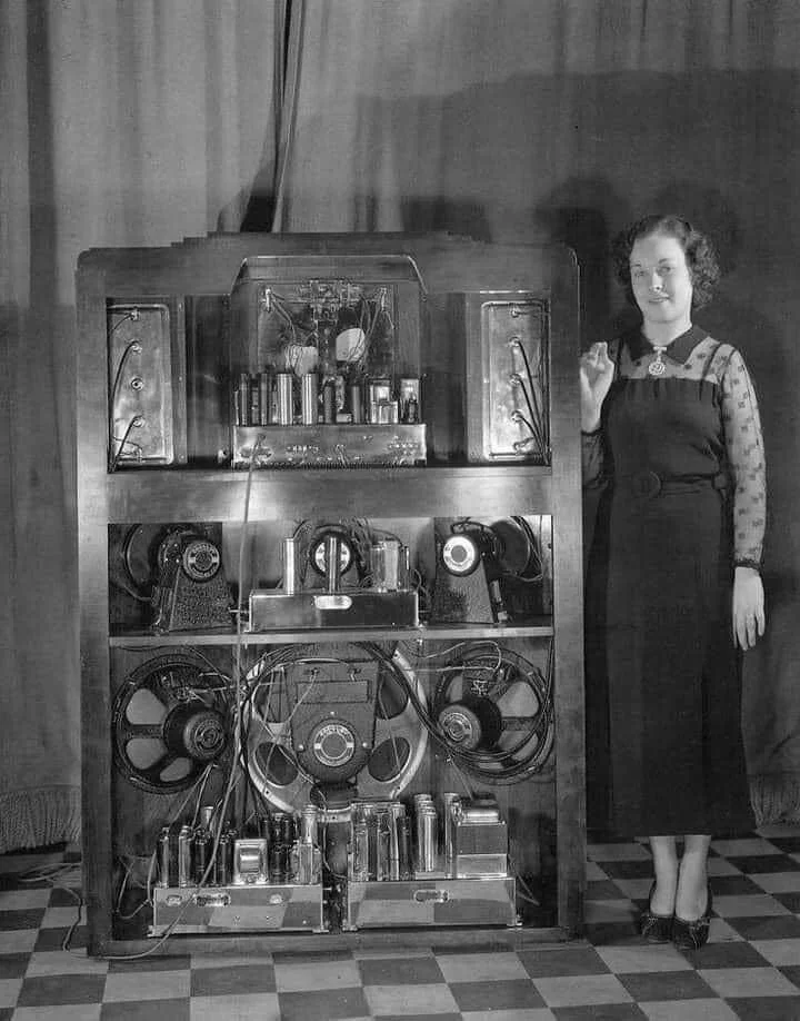 Retro Hi-Fi Girl Friday