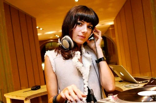 Retro Hi-Fi Girl Friday