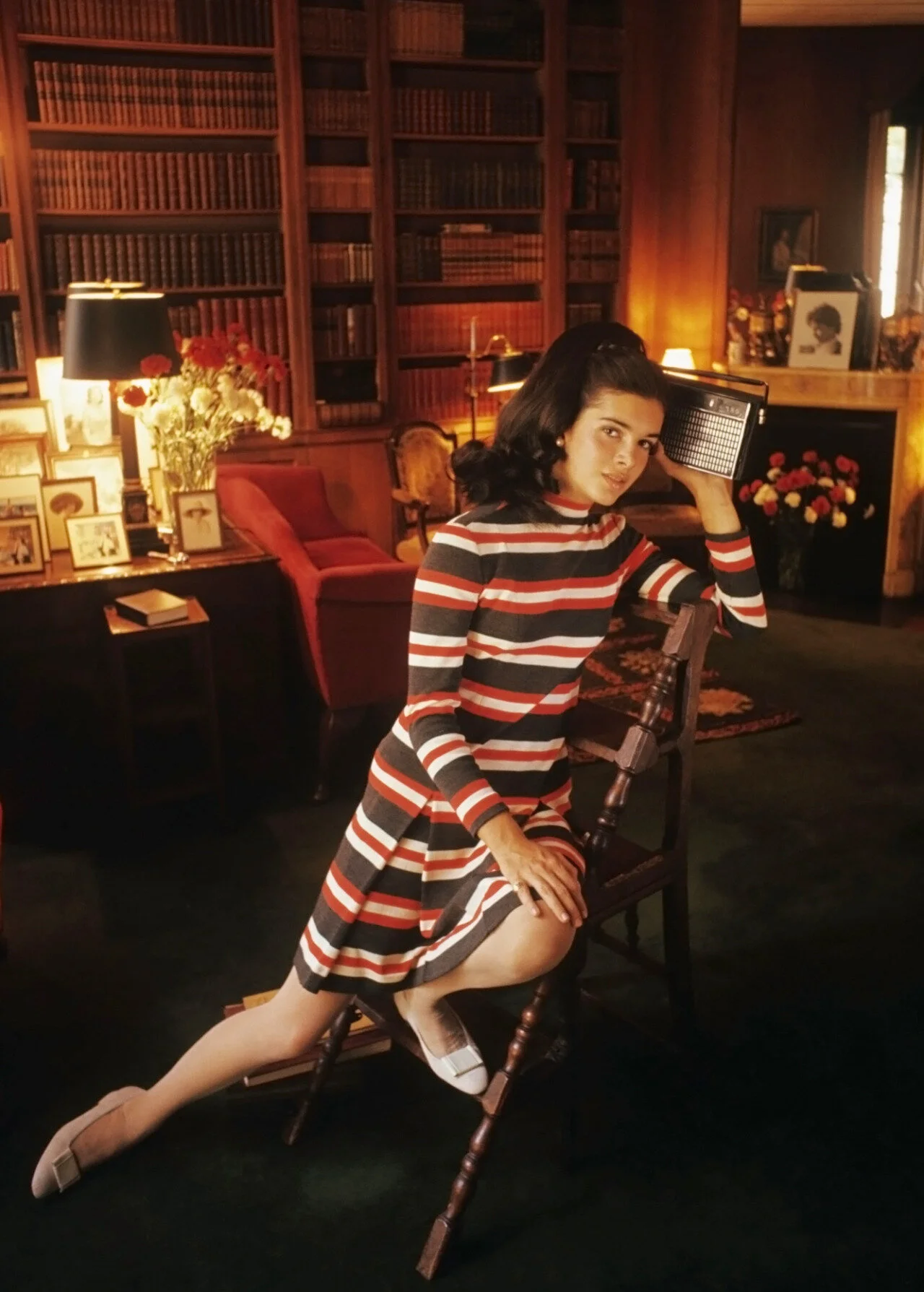 Retro Hi-Fi Girl Friday