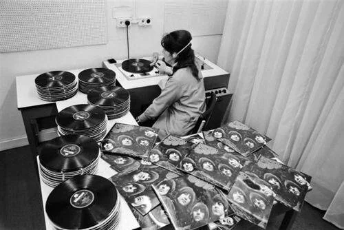 Retro Hi-Fi Girl Friday