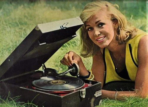 Retro Hi-Fi Girl Friday