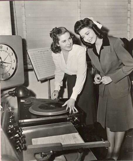 Retro Hi-Fi Girl Friday