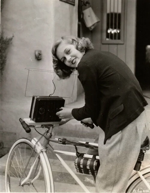 Retro Hi-Fi Girl Friday