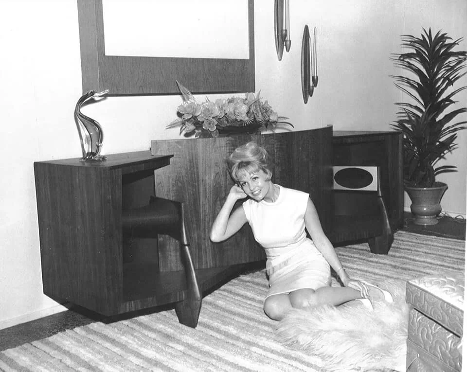 Retro Hi-Fi Girl Friday