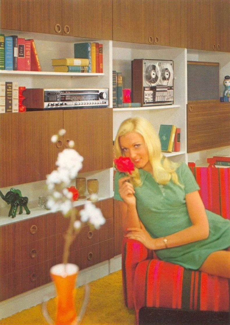Retro Hi-Fi Girl Friday