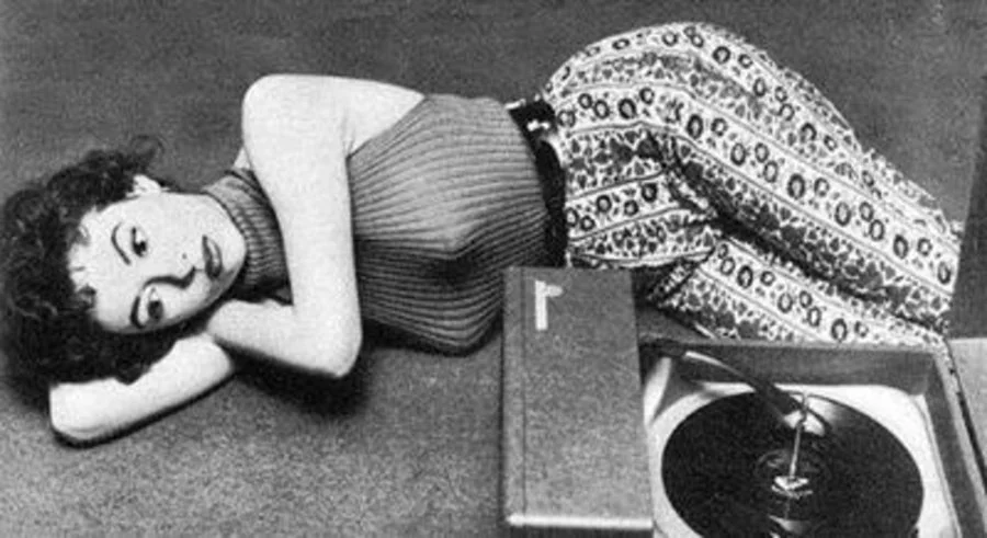 Retro Hi-Fi Girl Friday