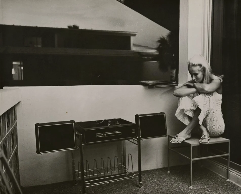 Retro Hi-Fi Girl Friday