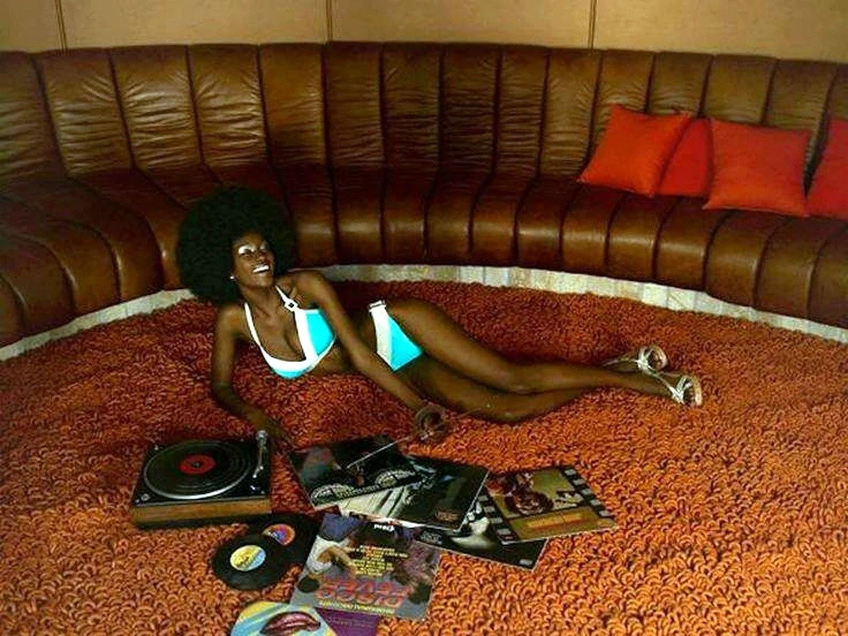 Retro Hi-Fi Girl Friday