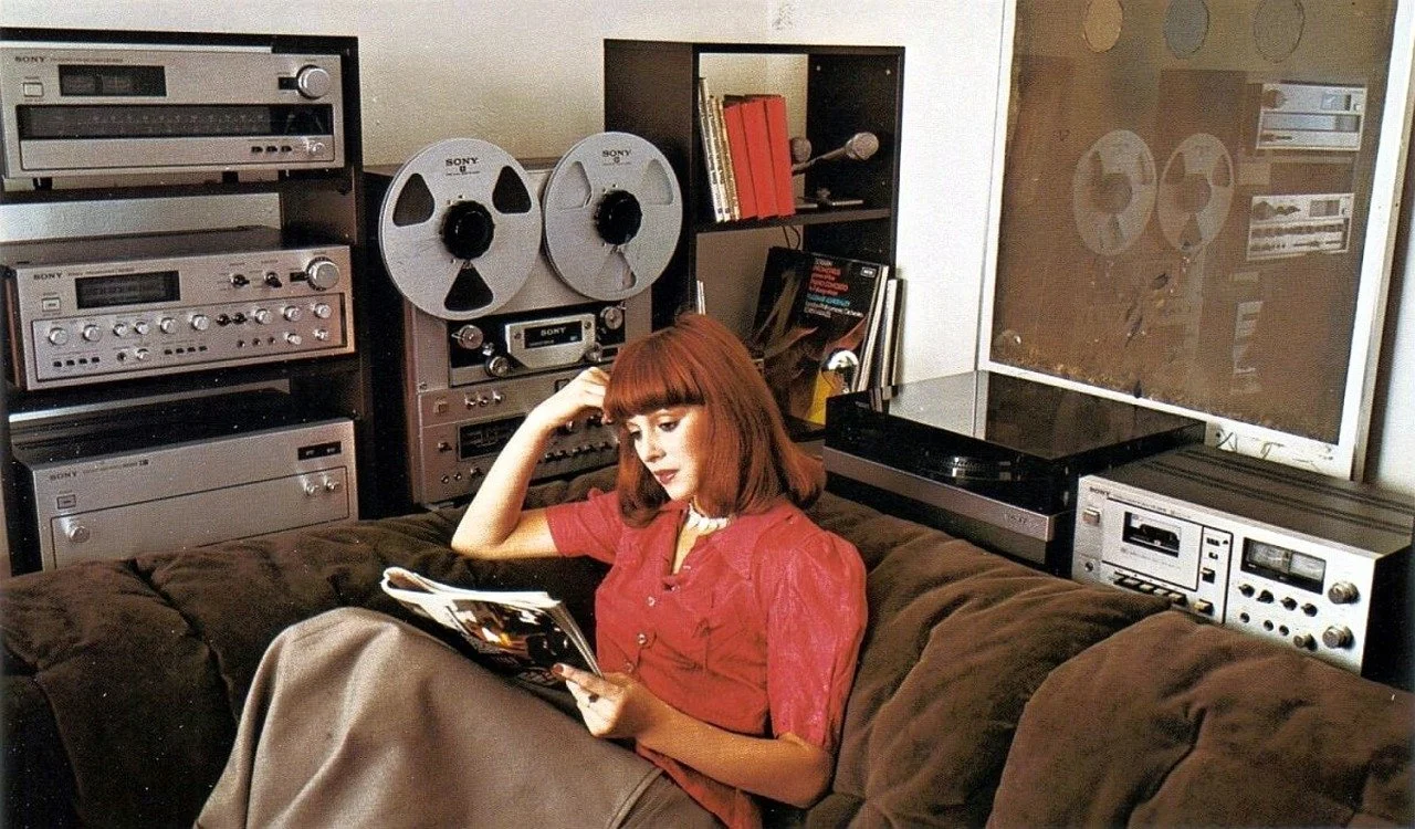 Retro Hi-Fi Girl Friday