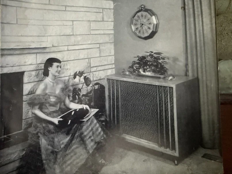 Retro Hi-Fi Girl Friday 