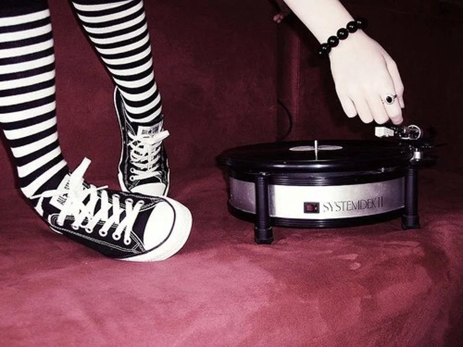 Retro Hi-Fi Girl Friday