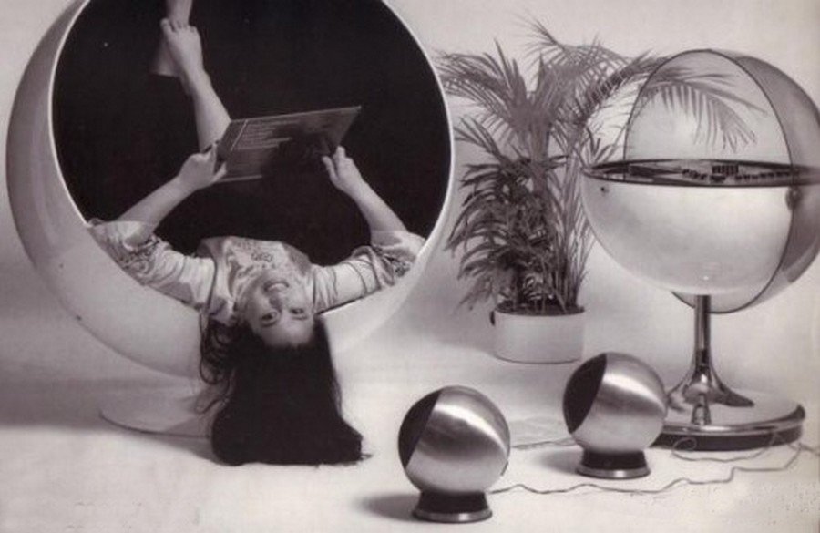 Retro Hi-Fi Girl Friday