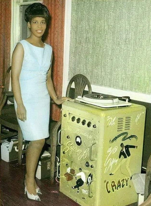 Retro Hi-Fi Girl Friday