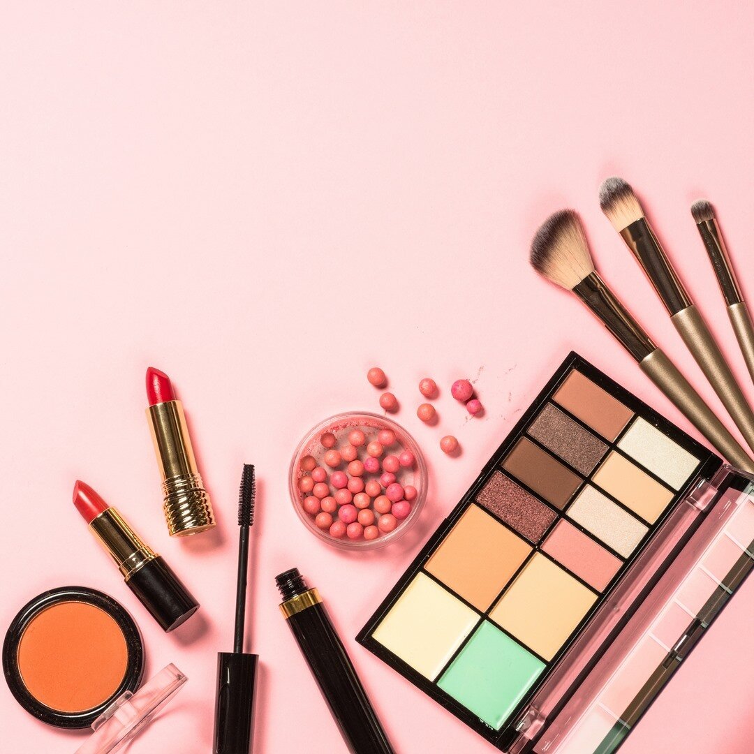 I am sure you have noticed that this Insta is suddenly going through a lil' hot pink 'brush-up'? How do I even begin to handle this amount of EXCITEMENT?! Can it be done yesterday already? 😂 Magical transformation happening as we speak, girls 👑  I 