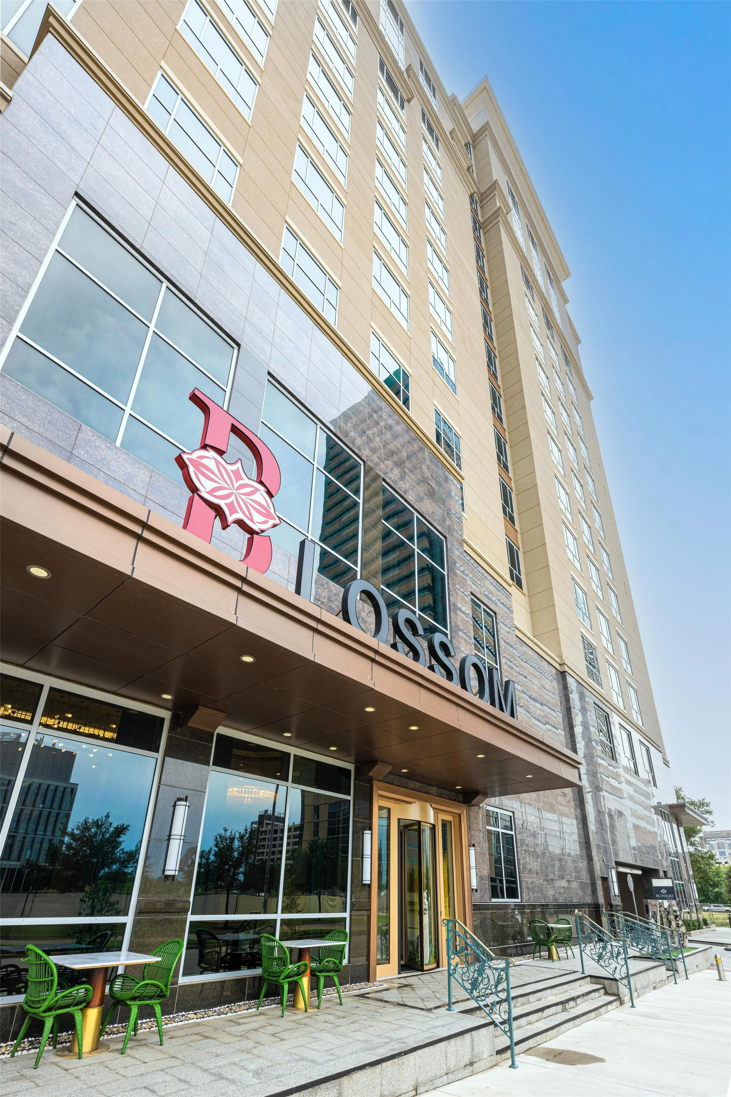 #19. Blossom Hotel Houston, Curio Collection by Hilton