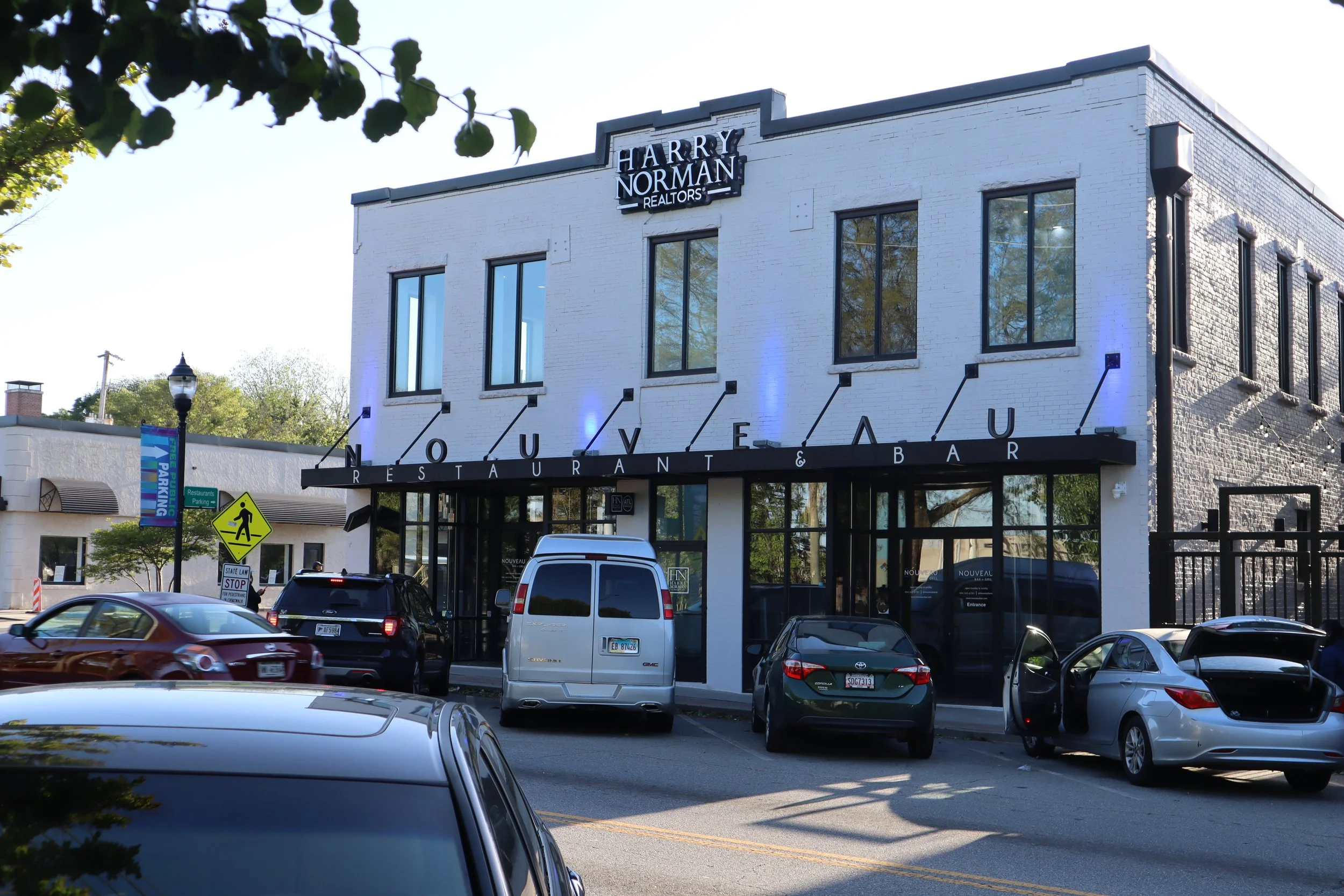 #11. Nouveau Bar & Grill