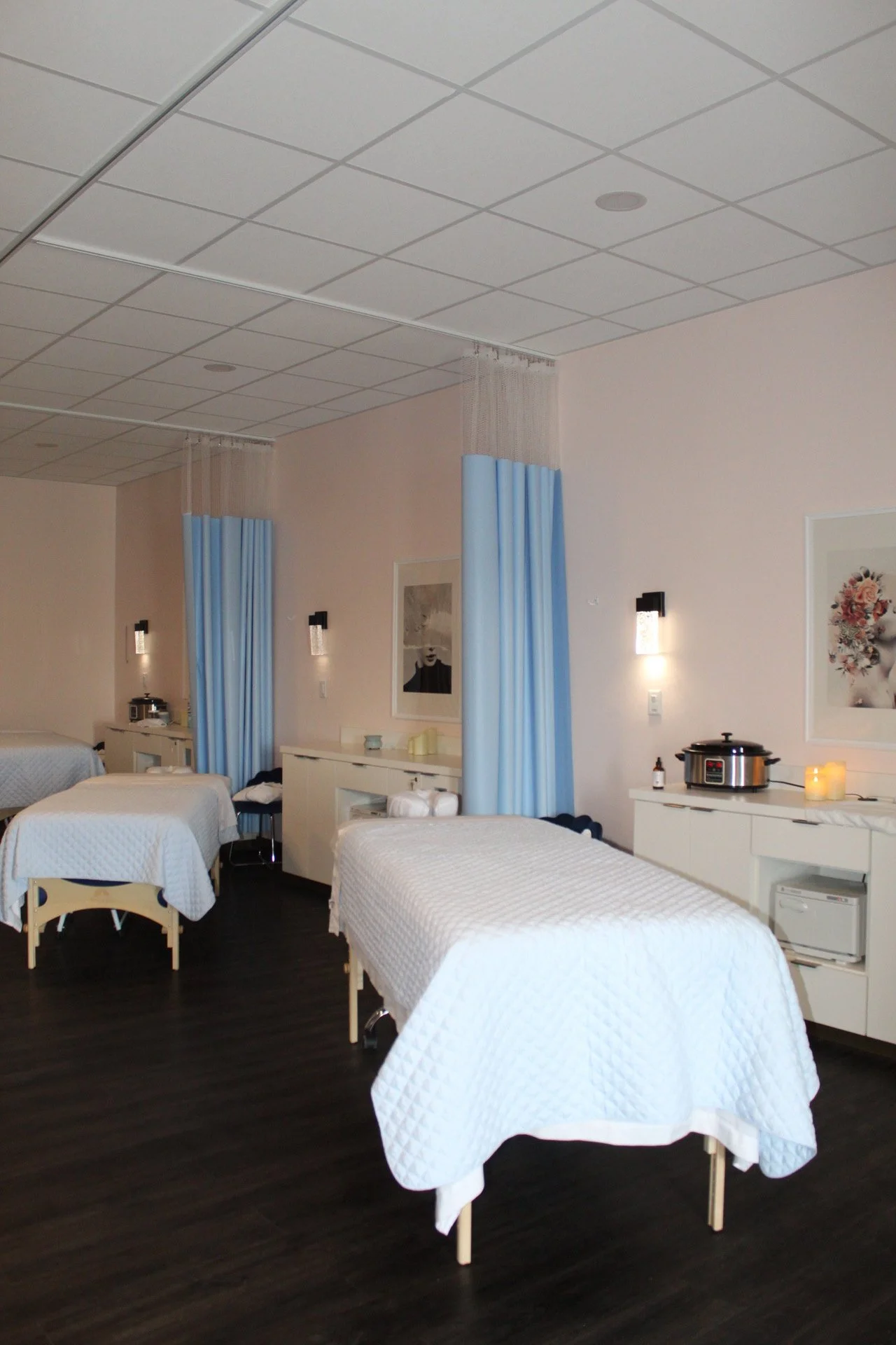 A peaceful place to relax, right here in Kokomo. #SSAKOKOMO #SummitSalonAcademy #KokomoBeauty #KokomoIndiana #SalonEducation  #KokomoBarbers #BarberingSkills #Cosmetology #KokomoCosmetology  #KokomoNails  #MassageTherapy #KokomoMassage #Skincare #Est