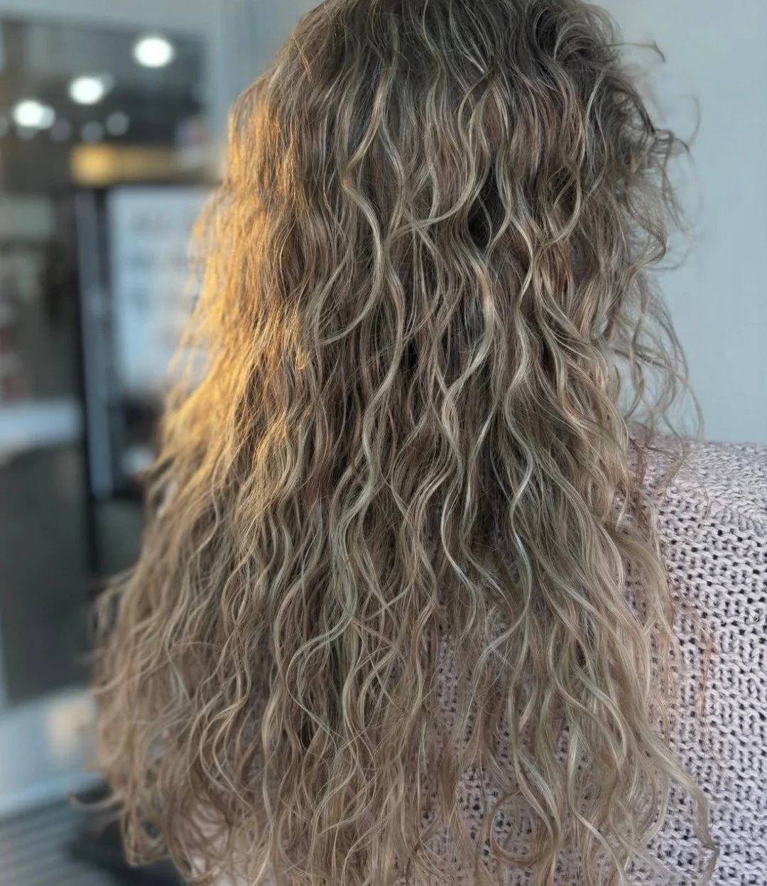 @scarlet.cosmocreations Texture, volume, and a whole new vibe. #SSAKOKOMO #SummitSalonAcademy #KokomoBeauty #KokomoIndiana #SalonEducation  #KokomoBarbers #Cosmetology #KokomoCosmetology  #KokomoNails  #MassageTherapy #KokomoMassage #Esthetics #Kokom