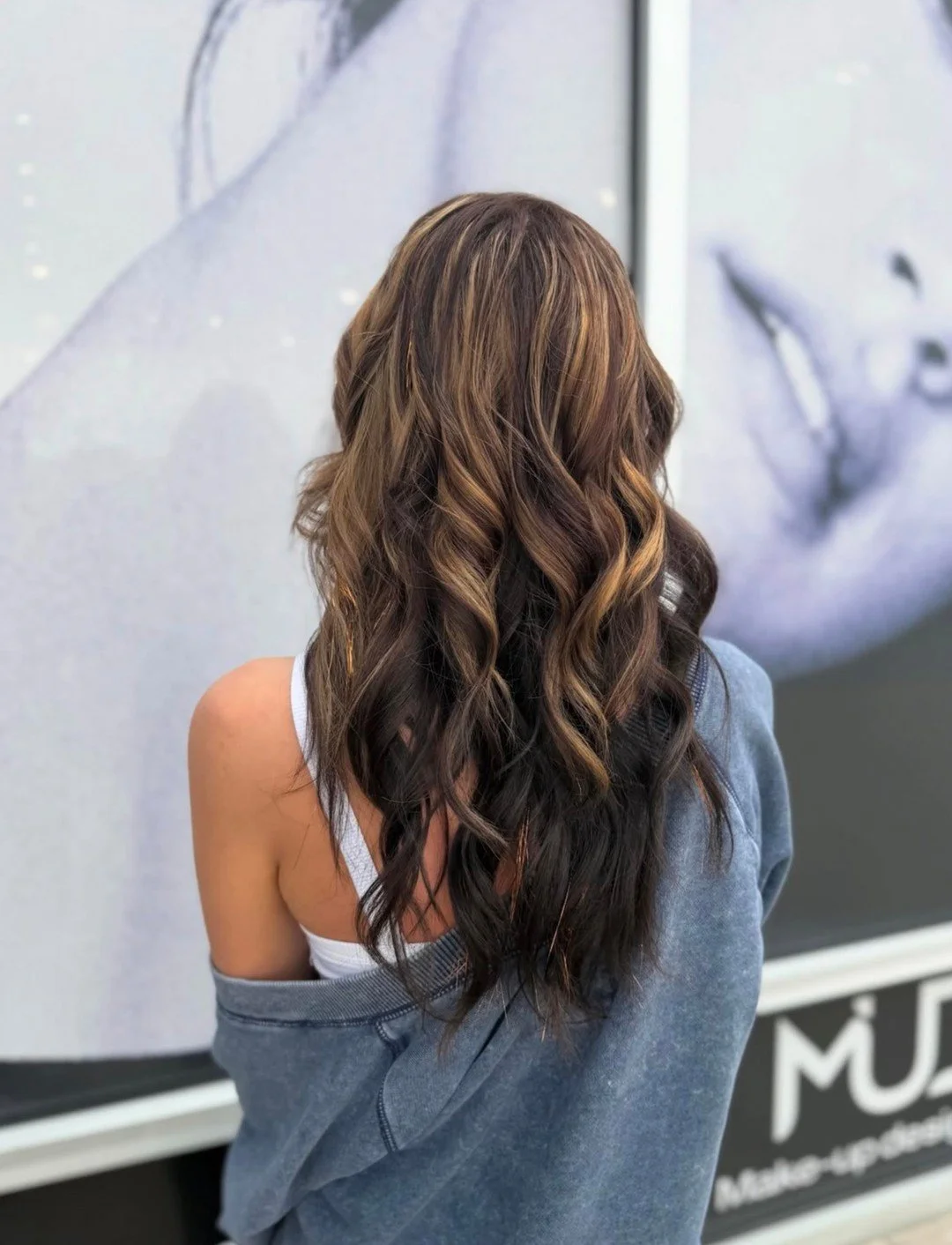@styledbylanax Soft waves + fresh color = the perfect refresh 🤎
Beautiful work by our future professionals! #SSAKOKOMO #SummitSalonAcademy #KokomoBeauty #KokomoIndiana #SalonEducation  #KokomoBarbers #Cosmetology #KokomoCosmetology  #KokomoNails  #M