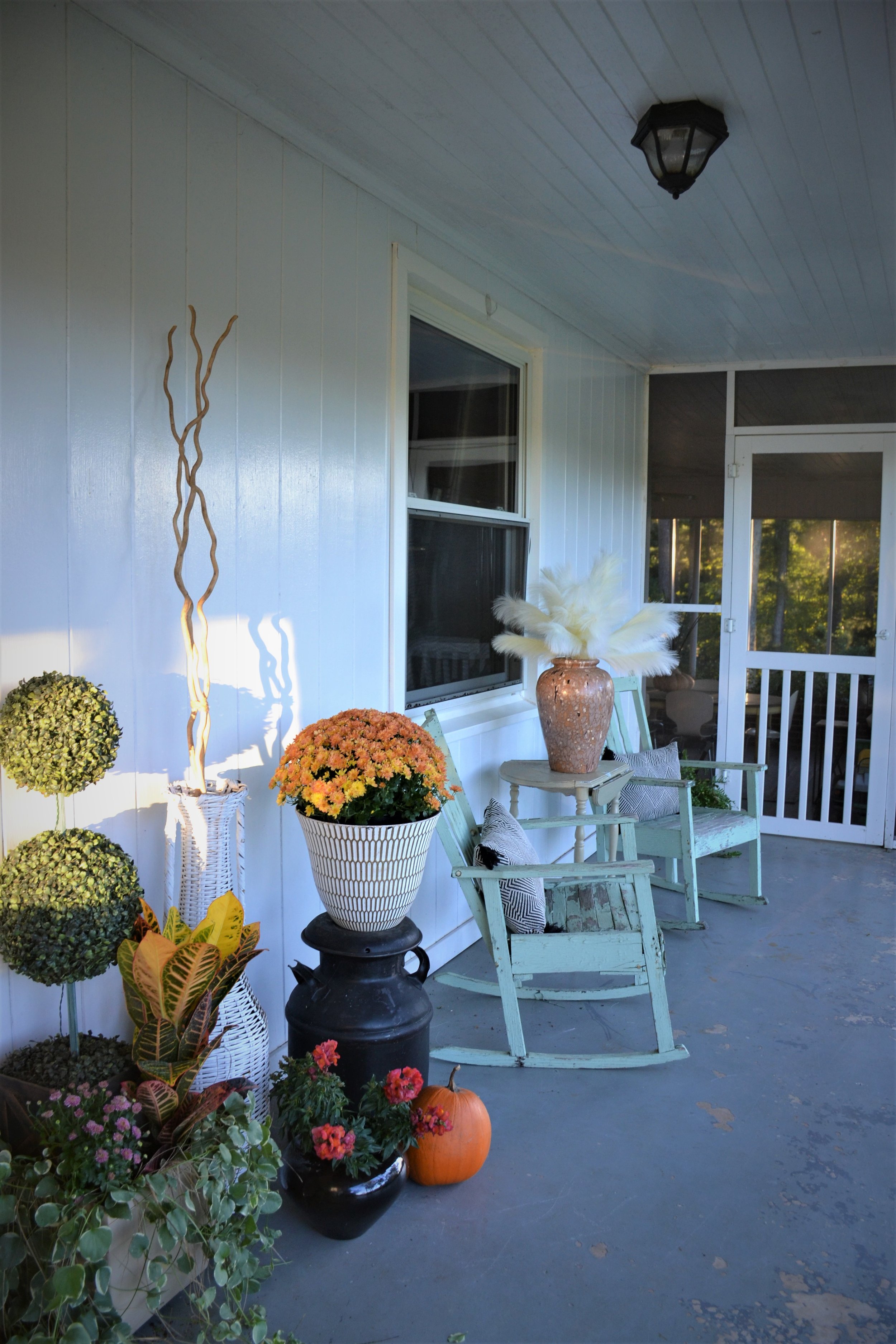 front porch fall decorating ideas budget friendly autumn decor