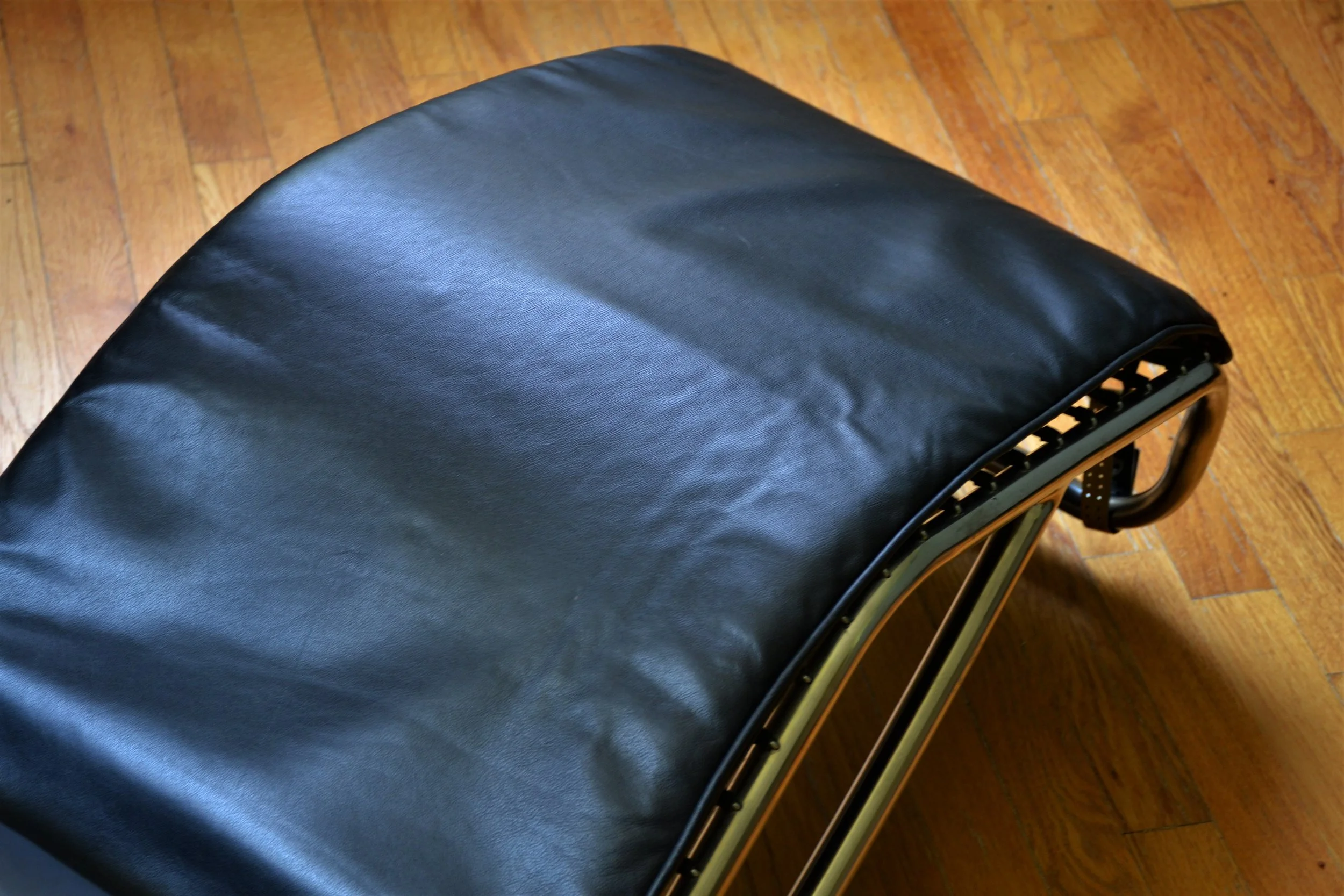 vintage mid century modern chaise lounge Italian design floor chair