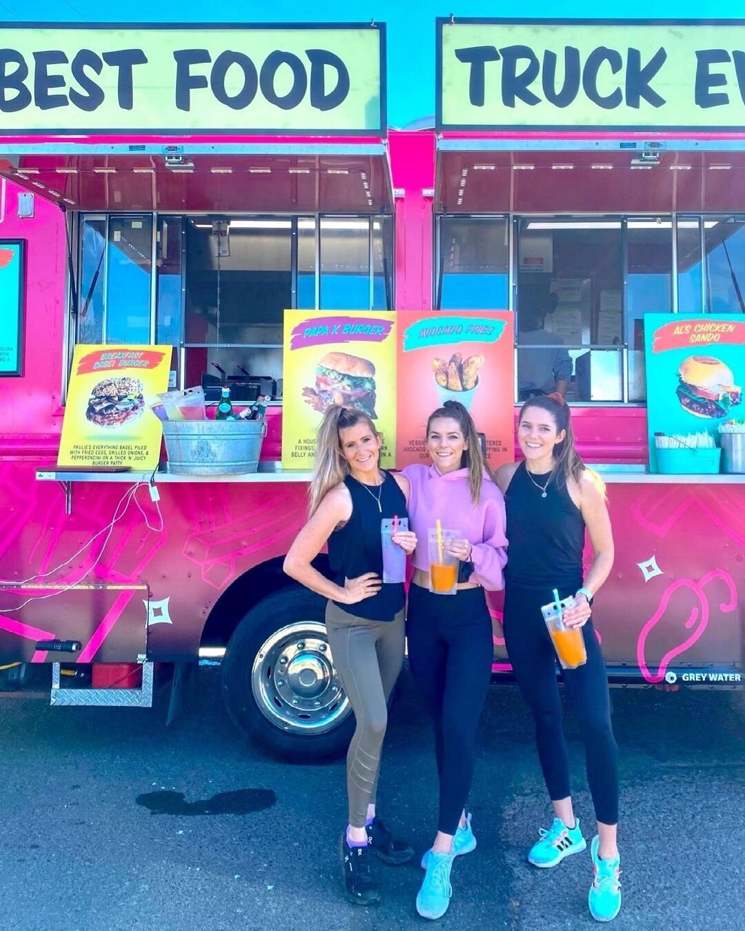 Families that grub together, stick together 💜⁠
⁠
🦄 See the #bestfoodtruckever menu, locations, or ask about catering at www.bestfoodtruckever.co (link in bio!)