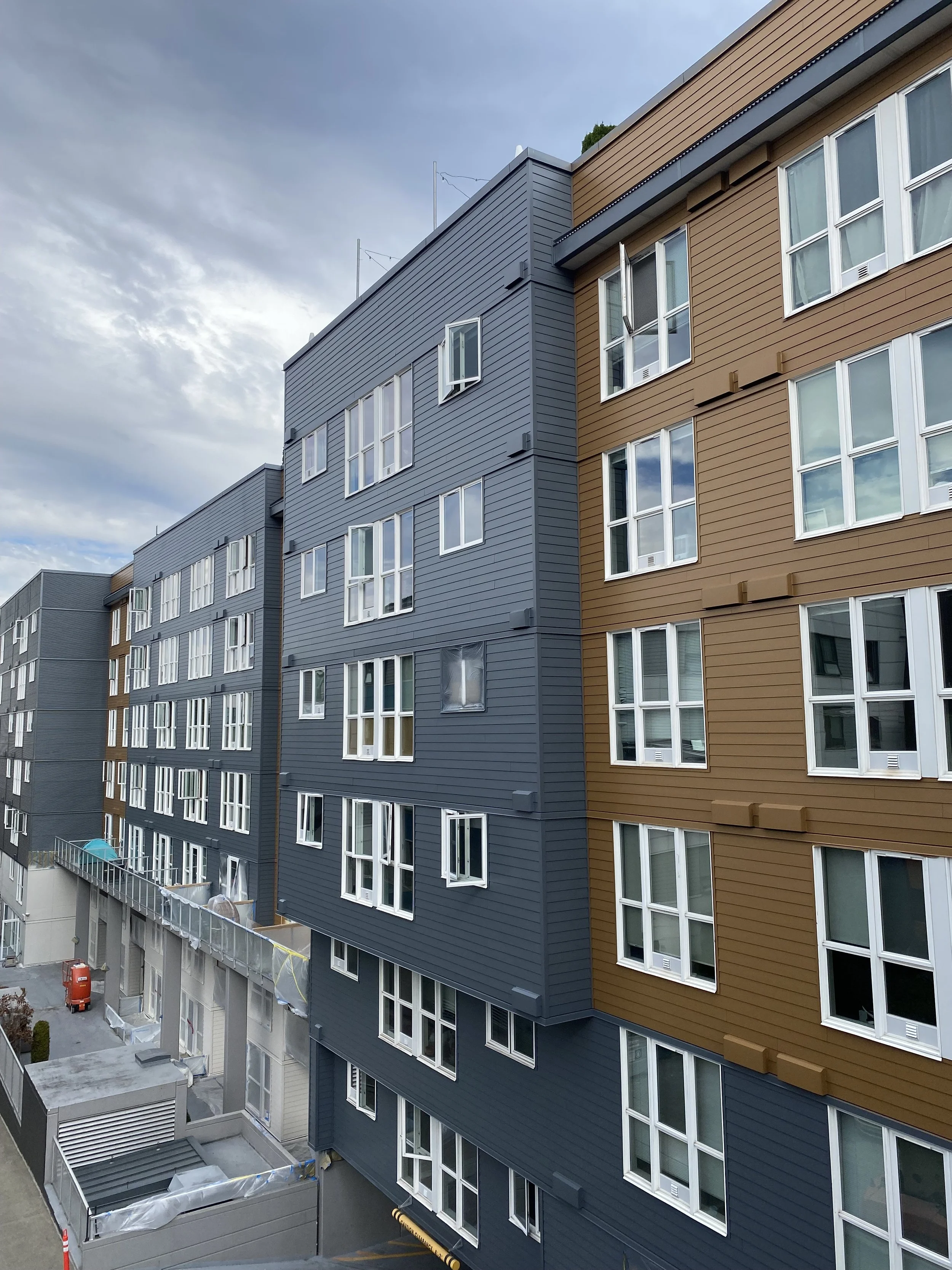 Exterior repaint of multifamily apartment building in Seattle