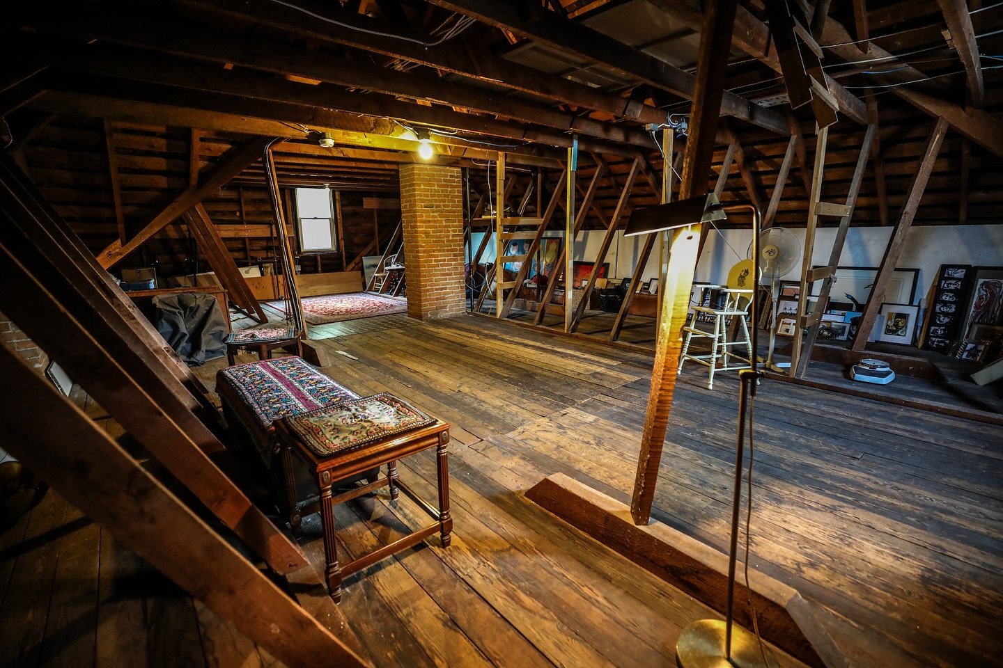 Summertime attic transformation! Last two photos are the BEFORE shots. 

🤞🏼 I am looking to barter for art studio furnishings&hellip;

I would like to transform the unfinished attic into an art and collaboration space. This is purely a non-profit v