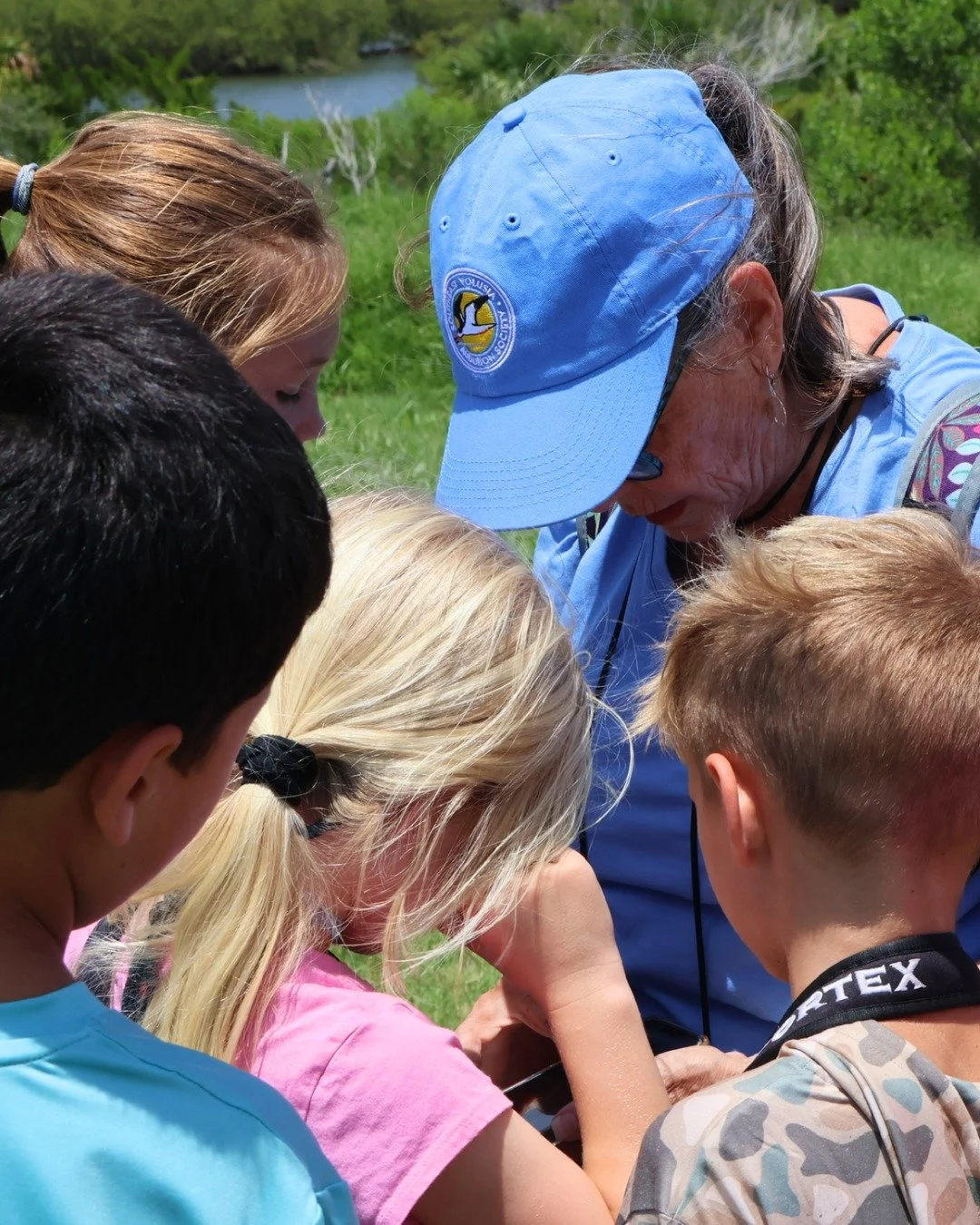 Future birders start with curiosity. 🐦💚

Last week, SEVAS joined the @marinediscoverycenter&rsquo;s summer camp for an afternoon of exploration. 18 campers learned how scientists track migrating birds with the MOTUS system, tested their bird ID ski
