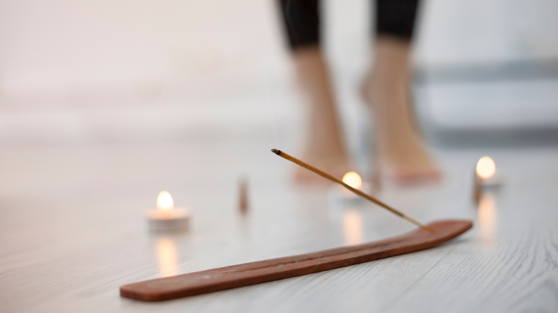 Uuden kuun joogapiiri Zoomissa (verkkoyhteisölle)