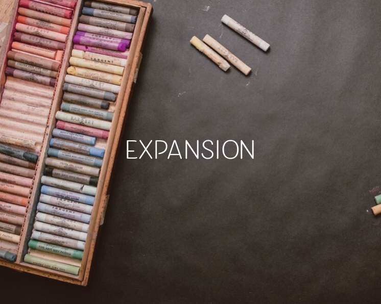 Dans la résidence de juin, on prend notre EXPANSION. On explore notre expansion en utilisant le mouvement XL, la respiration consciente et la créativité.