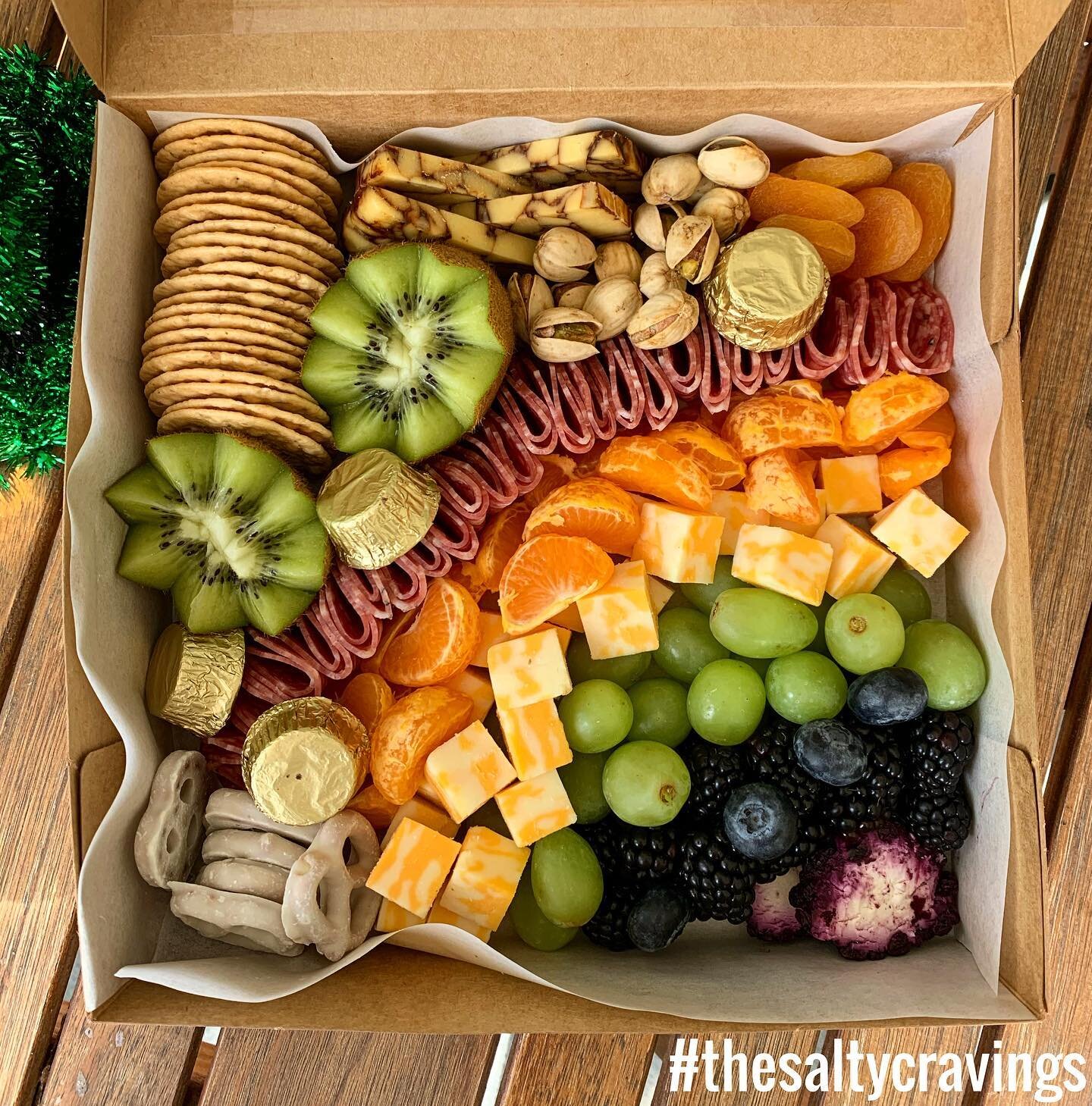 Rainbow boxes went out for St. Patty&rsquo;s Day, today!🧀🌈☘️🥰 
.
#thesaltycravings #goodeats #foodstagram #nomnom #seattleeats #instayum #eatfamous #hungry #droolclub #homemade #foodie #issaquaheats #mealprep #foodporn #issaquahfoodie #issaquahwa 