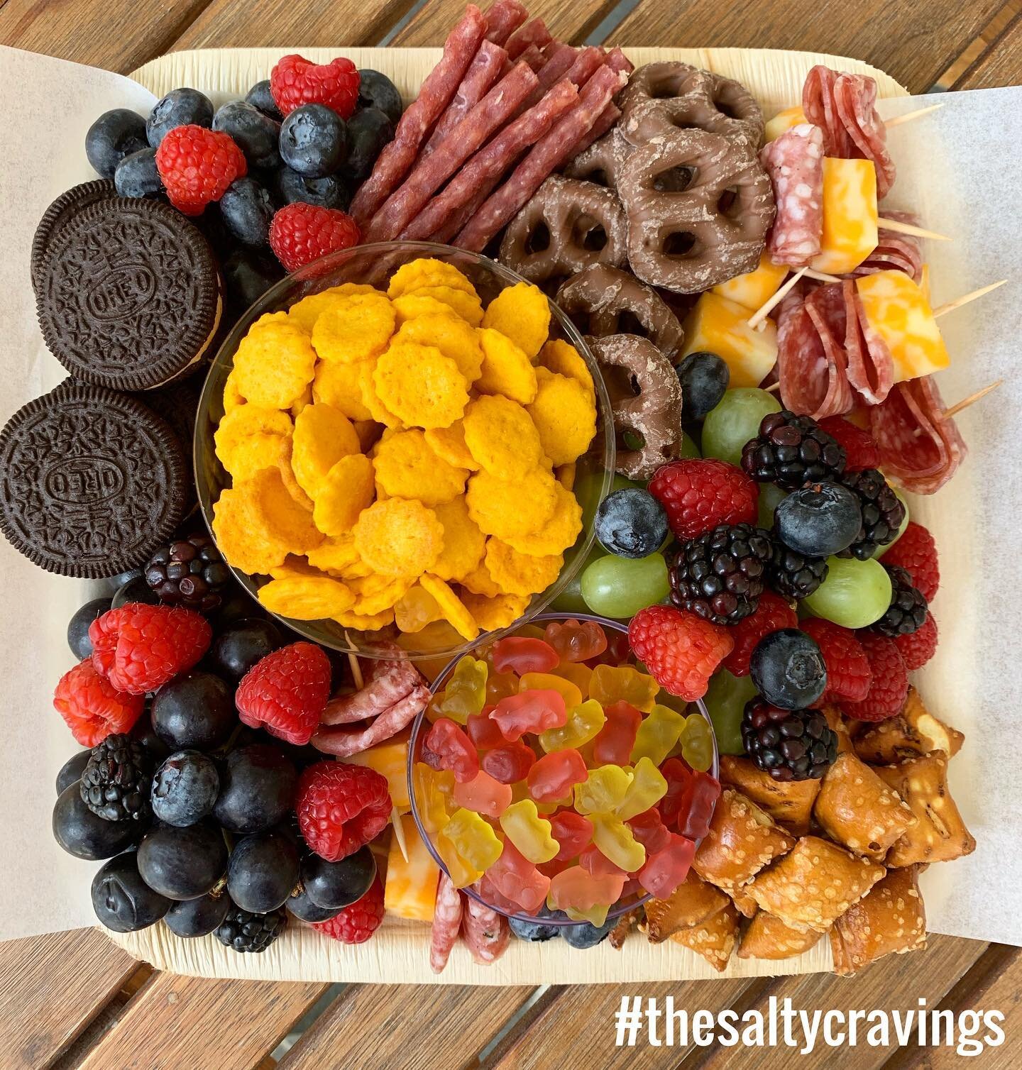 Kiddo board for a sweet friend to share! 🍇🧀🍬🍫
.
#thesaltycravings #goodeats #foodstagram #nomnom #seattleeats #instayum #eatfamous #hungry #droolclub #homemade #foodie #issaquaheats #mealprep #foodporn #issaquahfoodie #issaquahwa #charcuterie #ch