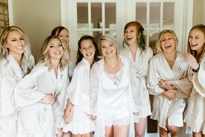 these are the moments we love most about wedding day! always lots of laughing with our beautiful brides most treasured friends! xo ⠀⠀⠀⠀⠀⠀⠀⠀⠀
⠀⠀⠀⠀⠀⠀⠀⠀⠀
bride: @carolzaney⠀⠀⠀⠀⠀⠀⠀⠀⠀
design: @mintbewedding⠀⠀⠀⠀⠀⠀⠀⠀⠀
photography: @taylorannphoto ⠀⠀⠀⠀⠀⠀⠀⠀⠀
⠀⠀⠀⠀⠀⠀⠀⠀⠀
#wedding #charlottemakeupartist #charlottemakeup #charlottehair #charlottehairstylist #charlottewedding #northcarolinawedding #weddinghair #weddinghairstyles #weddinghairinspo #bridalbeauty #bridalportrait #bride #wedingmakeup #bridalmakeup #insta_makeup #inssta_makeup #makeupartistsworldwide #makeupsocial #makeupgirlz #makeup #makeupartist #weddingday #wedding