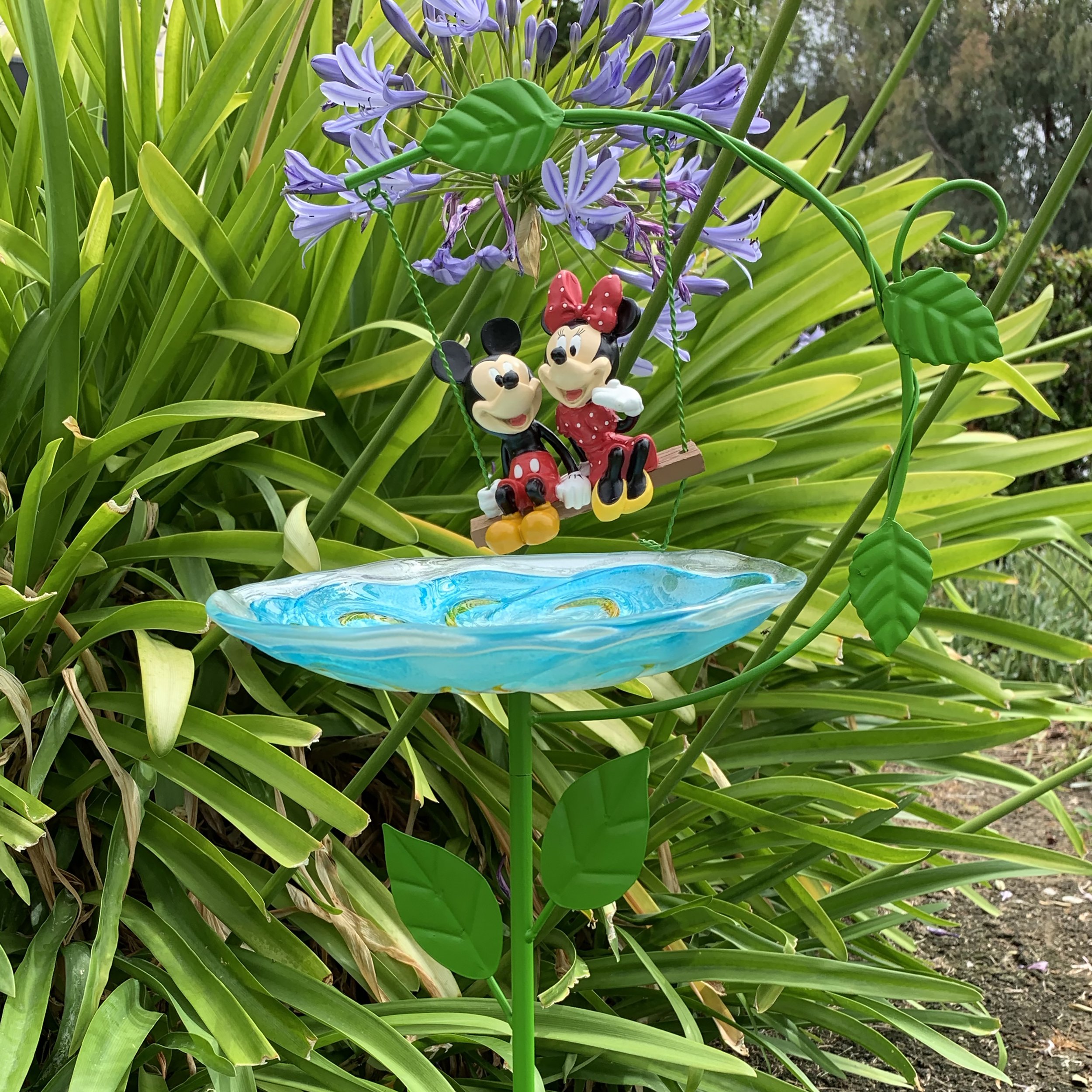 DISNEY GARDEN - MICKEY & MINNIE BIRDBATH STAKE_4.jpg