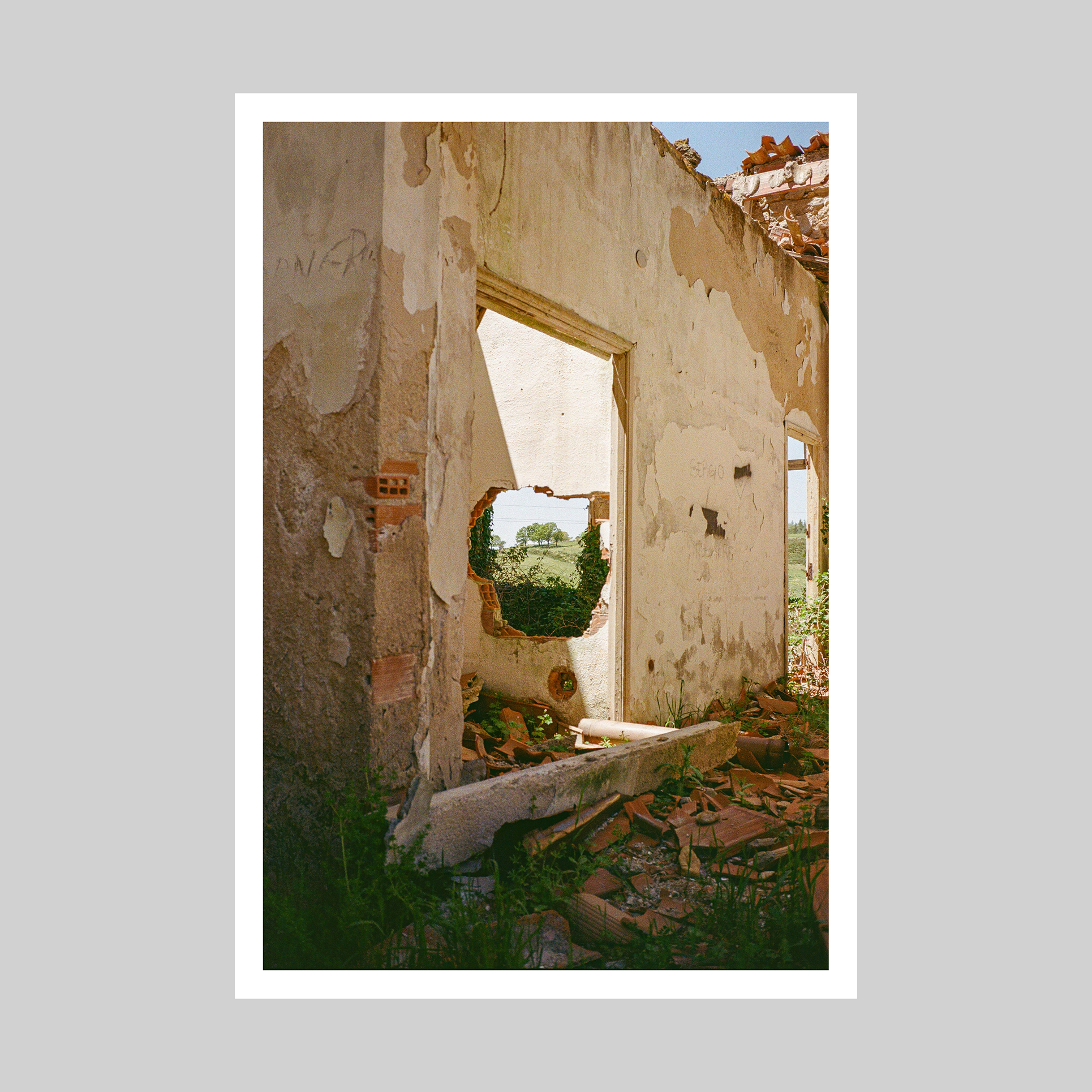 In the line of sight-PrintShop-c-MathiasBenninghoven_10x15_Preview_Square-2.png