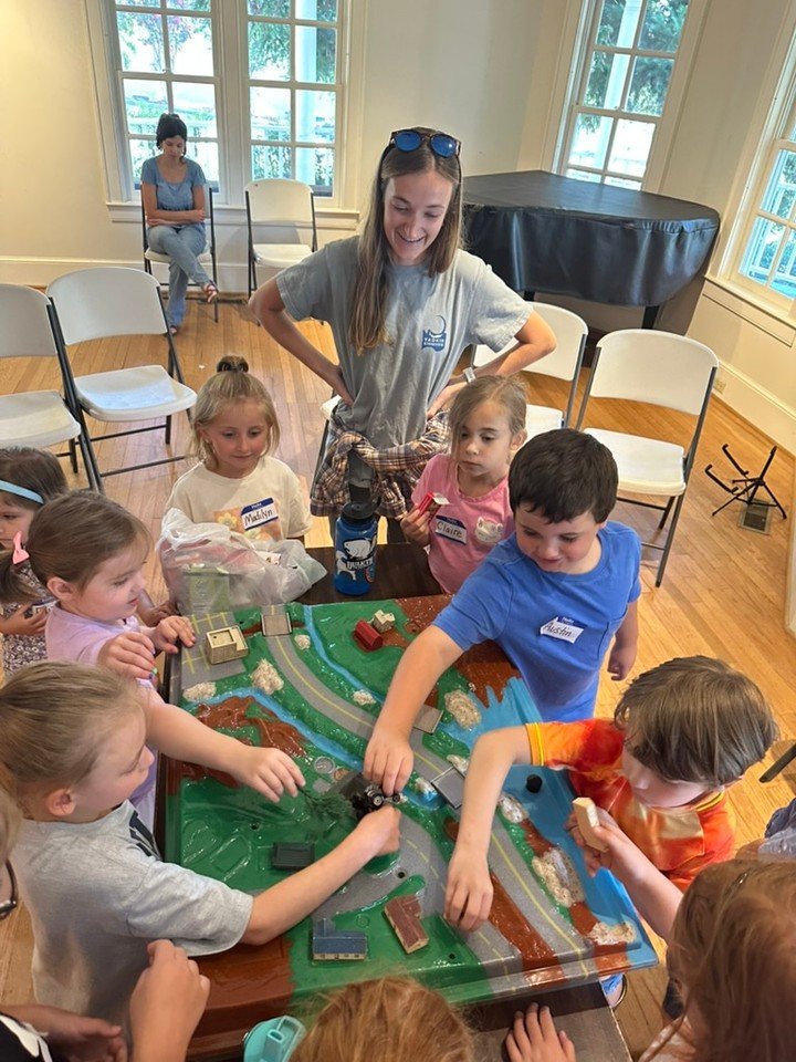 Looking for a fun and educational camp for your kiddos this summer? Tunes and Trails at the Reeves Downtown School of Music is returning for two weeks with two different age groups!
ㅤ
Session 1: Tunes and Trails, Jr (Rising K-3) is June 15-19.
Sessio