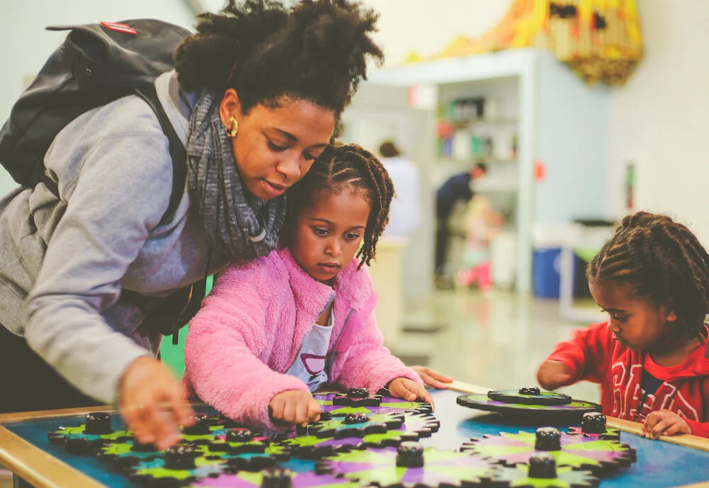 Explaining, Exploring, and Scientific Reasoning in Museum Settings