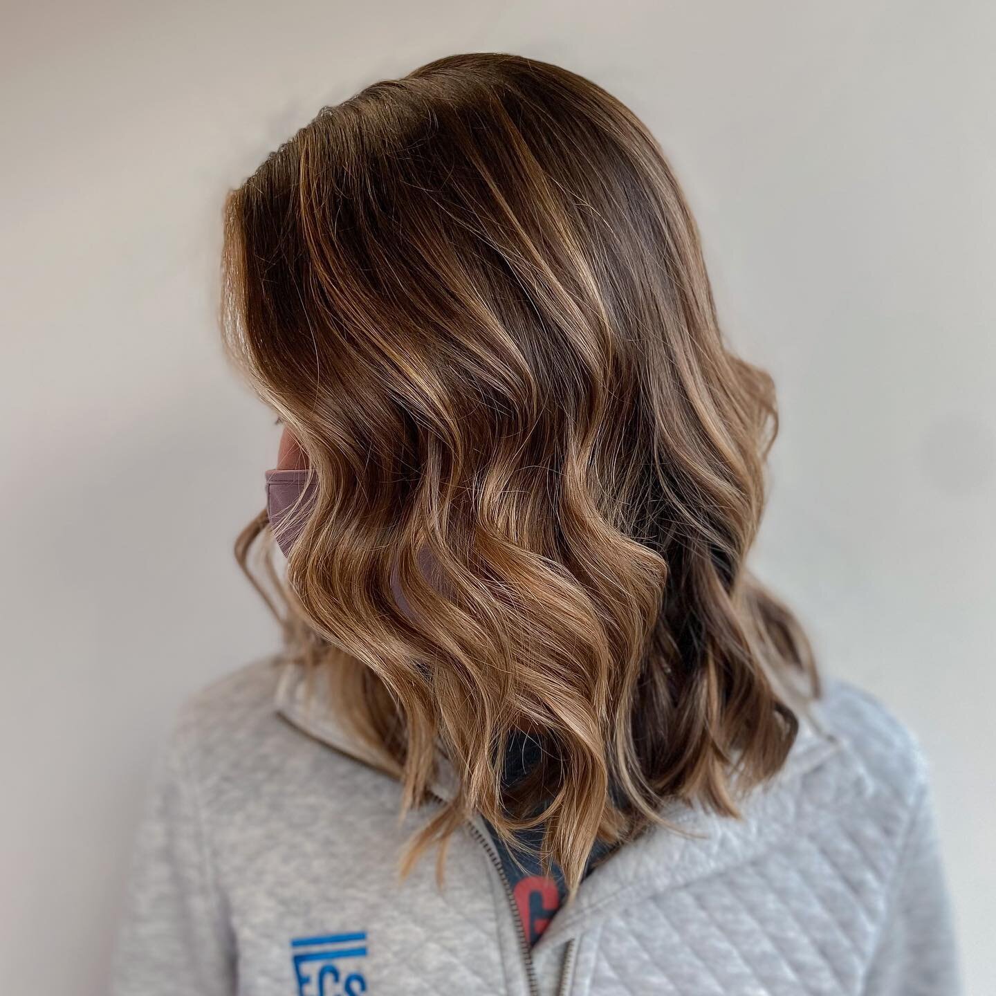 Hand-painted and dreamy ✨
.
People often ask me what my favorite thing to do with hair is. Hand-painted highlights (aka balayage) may just be that thing, though it&rsquo;s very hard to choose! I find the whole process so soothing, and I love the feel